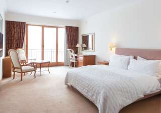 Отель Vilnius Grand Resort Эжерайчяй Улучшенный двухместный номер с 1 кроватью или 2 отдельными кроватями, предоставляется доступ в бассейн-3